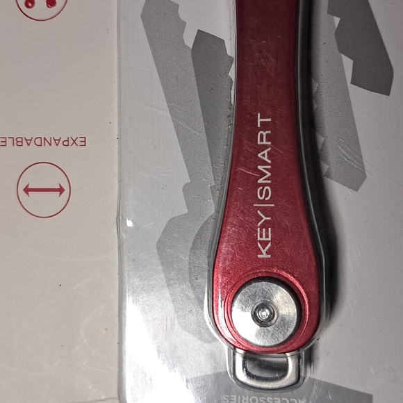 KeySmart Compact Key Holder - Picture 6 of 7